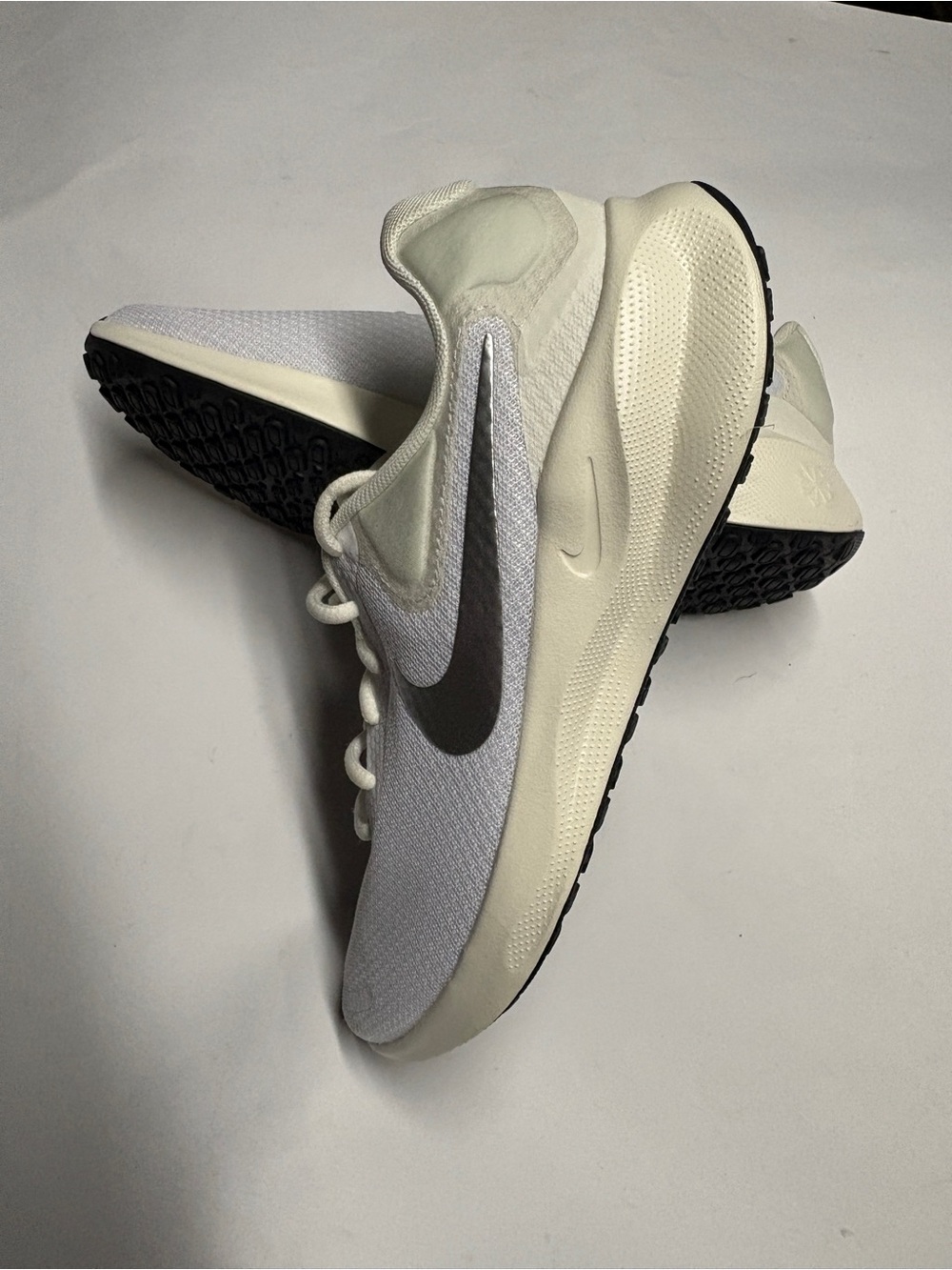 Nike Revolution Shoes Sneakers Women’s 9 New FB2208-101